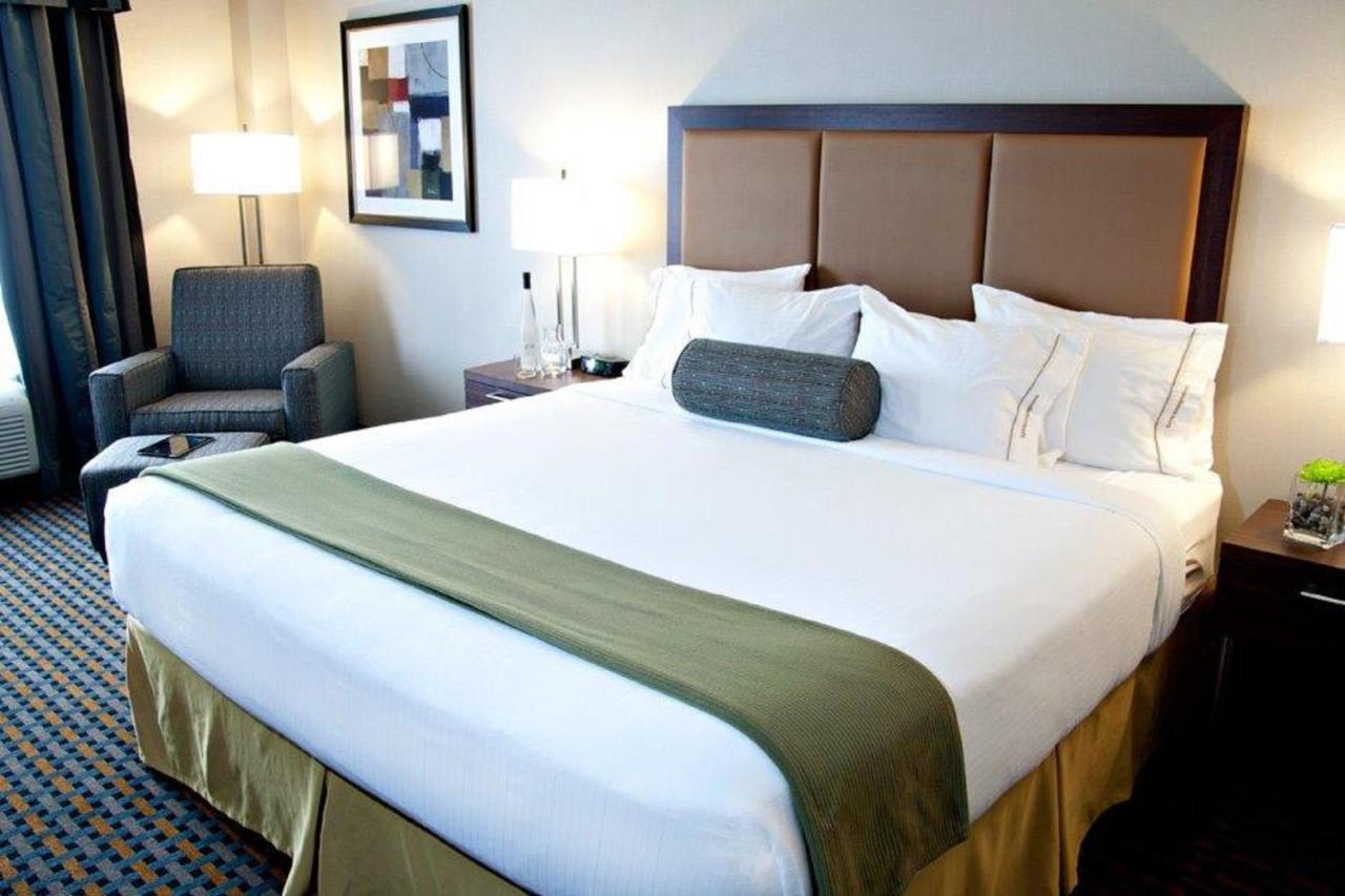 Holiday Inn Express Pembroke By Ihg Dış mekan fotoğraf