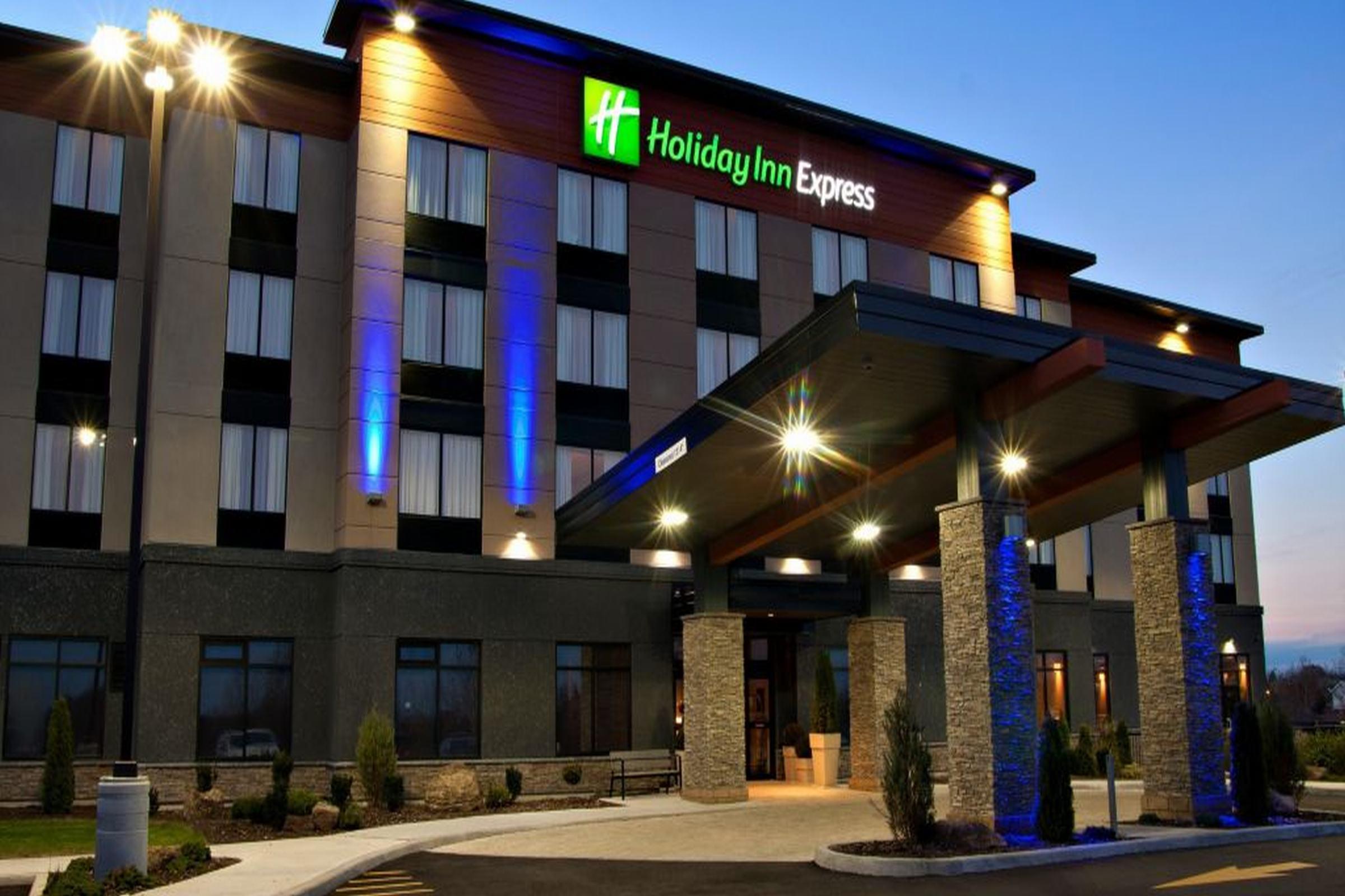 Holiday Inn Express Pembroke By Ihg Dış mekan fotoğraf